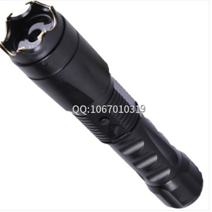 女士防身怎么使用電擊棍比較好？